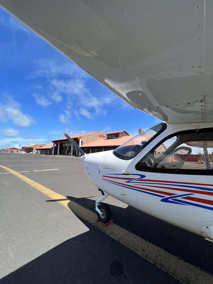 stani320's tweet photo. Sunbathing at El Hierro #terminalbuildingthursday #thursdayvubes #avgeek #aviation #canavia #sky #canavia #airport https://t.co/kr3NYxgGYH