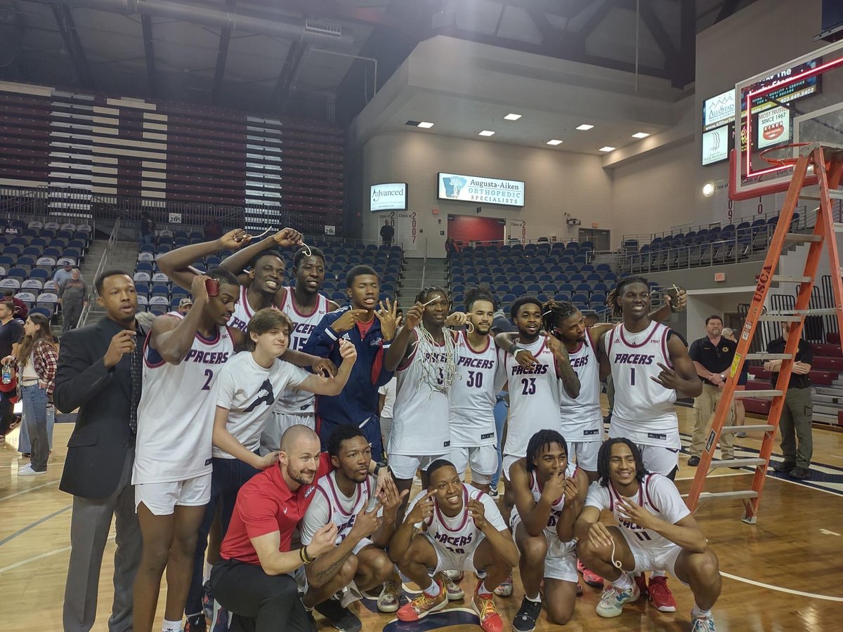 Coach_J_Adams's tweet photo. 🚨🏆ALERT 🚨 
Congratulations to one of my former players @MeechTheHooper and his team @USCAikenMBB for winning the PBC Regular Season Championship. Good Luck today at noon in the PBC Conference Tournament. #proudcoach #family #keepgrinding https://t.co/wihBHHvnlV