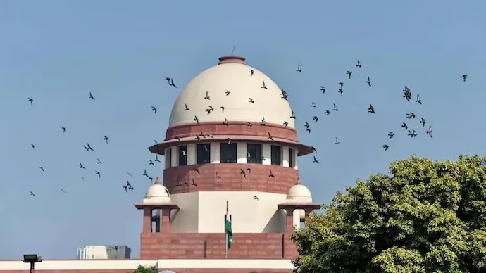 "मीडिया का एक बड़ा वर्ग अपनी भूमिका से अलग हो गया है और पक्षपातपूर्ण हो गया है"

चुनाव आयोग के फैसले में SC ने की टिप्पणी
#SupremeCourtOfIndia