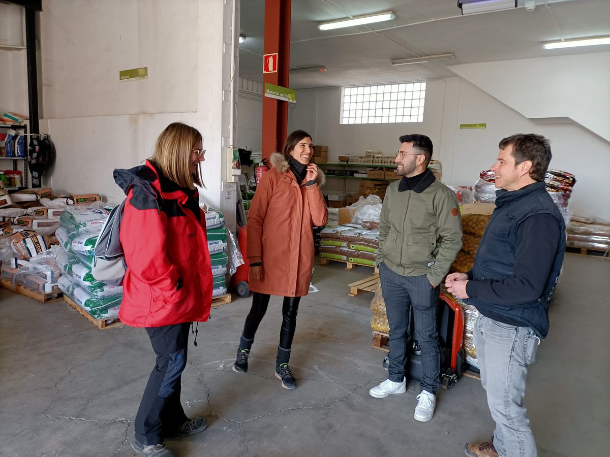 CoopsAgroCV's tweet image. Y así continúan las estancias formativas en explotaciones modelo de Rosa Ana y  José Antonio en @coopviver y #COBATUR, dentro del #ProgramaCULTIVA del @mapagob.

Mañana, visita técnica al campo de experiencias de @Bouquet_es en Museros y al @GVAivia 
#CULTIVA22 @redrunacional