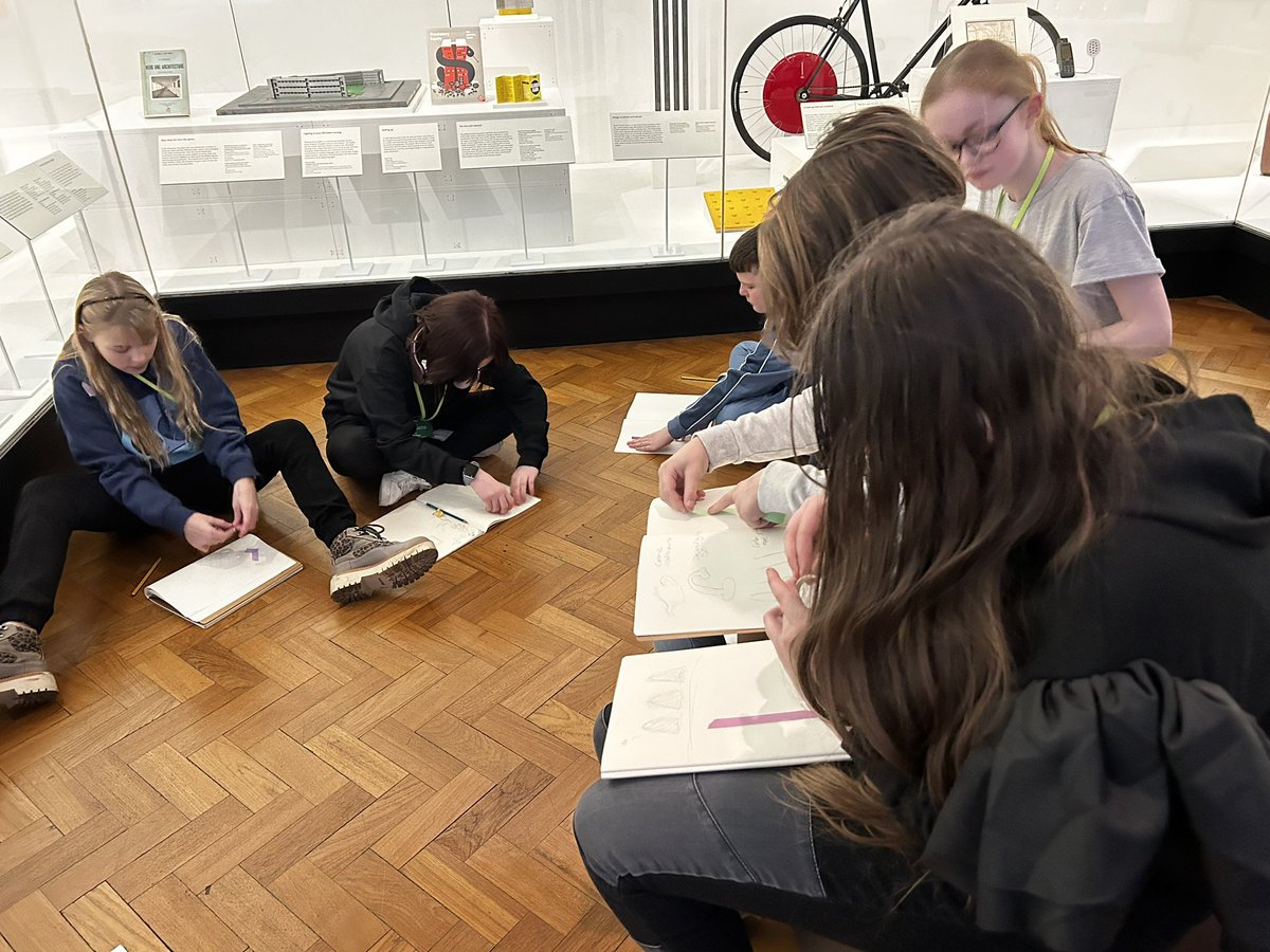 HansonTechArt's tweet image. 1st stop, sketching in the galleries. Trying out different methods of sketching including drawing on your head! #designlabnation