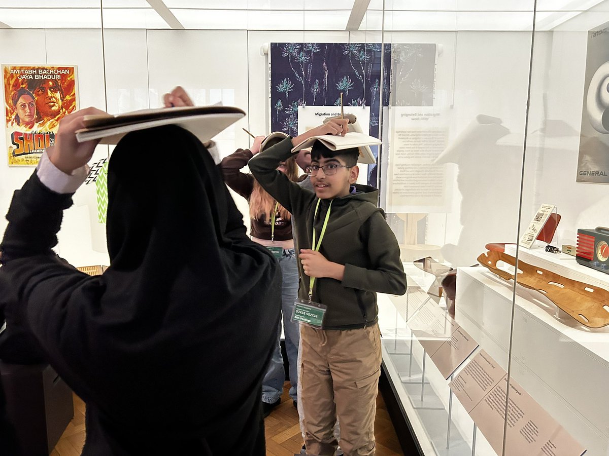 HansonTechArt's tweet image. 1st stop, sketching in the galleries. Trying out different methods of sketching including drawing on your head! #designlabnation