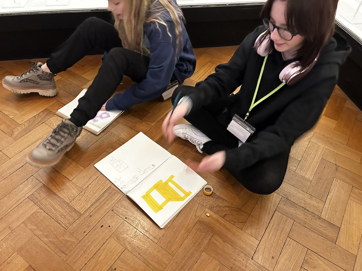 HansonTechArt's tweet image. 1st stop, sketching in the galleries. Trying out different methods of sketching including drawing on your head! #designlabnation