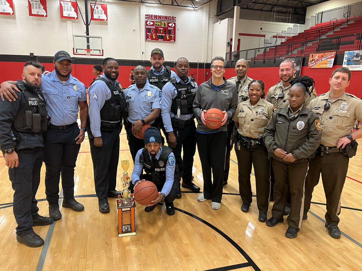 stlcountypd's tweet image. Good morning, STL &amp;amp; STLCounty! We’re getting ready for Ballin’ in the Lou - City v. County PD this Saturday! Great to be hanging out with our buddy @TimEzellTV and @FOX2now this morning live! @SLMPD @BackStoppers @JenningsSH_STL #stl #policework #stlco