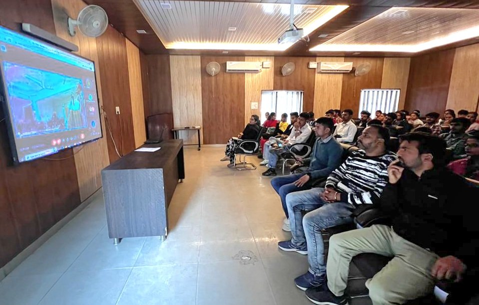 CBCJalandhar's tweet image. On the initiative of @DcHoshiarpur, the awareness program was live streamed in almost all the #ITIs, #Polytechnics &amp;amp; Colleges of the district. (2/3) @PIB_India @CBC_MIB @cbca @DDChandigarh @adgpi