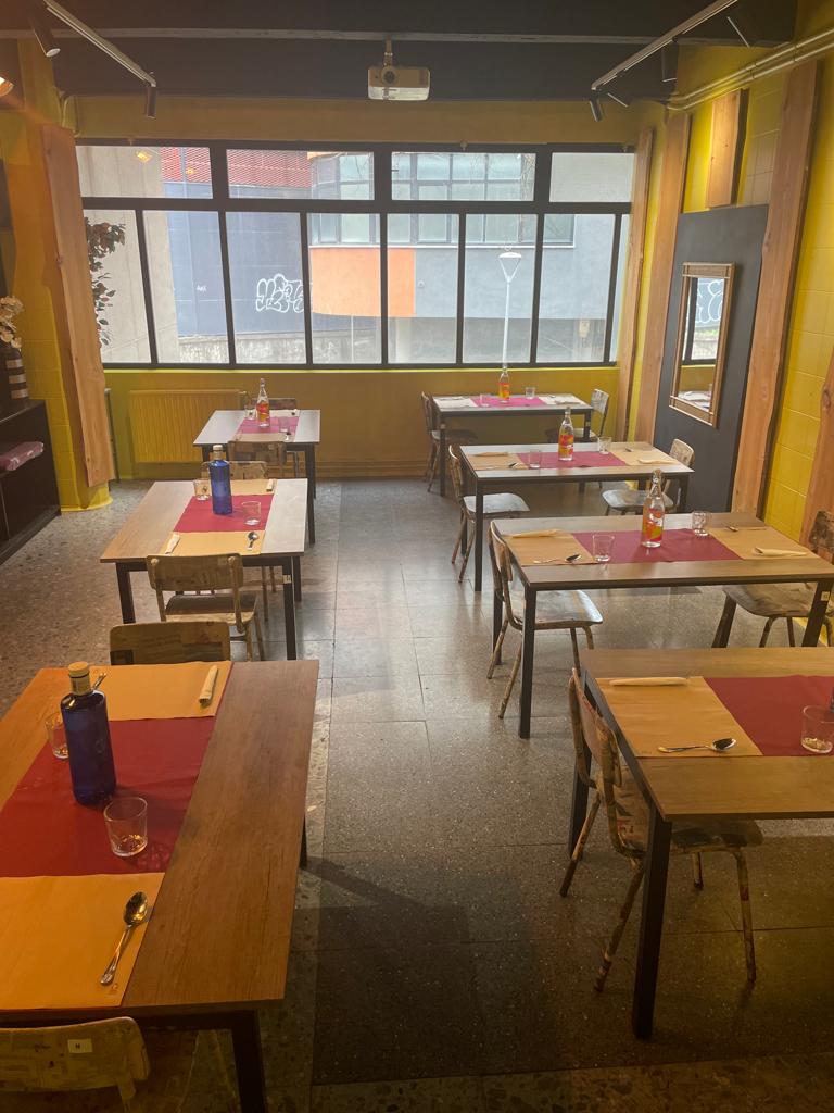 adsisdonostia's tweet photo. Argazki batetik beste batera, zer dago? #LanOn asko. #JatetxeaIrekita #OinarrizkoLanbideHeziketa #Donostia #FormaciónProfesionalBásica #TallerCocina De una a otra foto hay muy #BuenTrabajo #Gazteak #Jóvenes @E2OEspana https://t.co/NCXFBPOPYZ