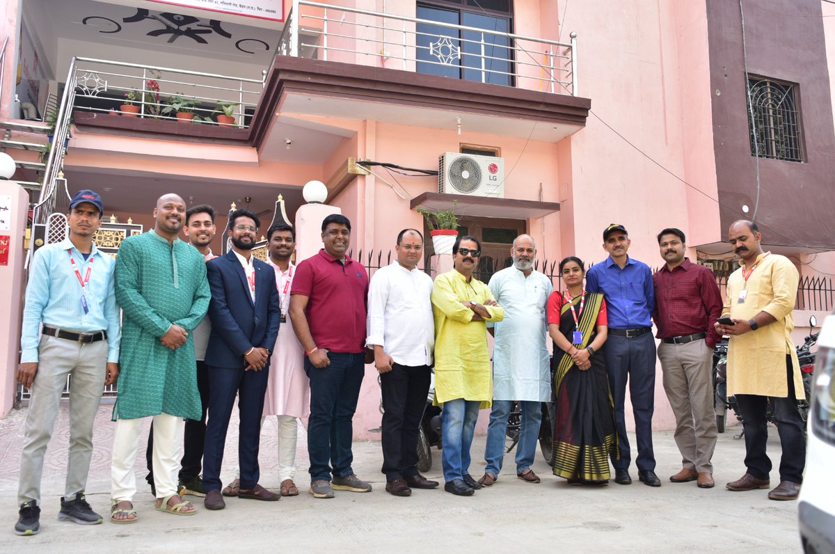 Surendra5391761's tweet photo. With field champions of Sidhi, Singrauli and Shahdol- MP
#educategirls #bemisaal15saal #छूलेंगेआसमाँ #fantastic15years #शिक्षा_की_मशाल
#TeamBalika
#TeamEducateGirls
#TeamBalika_TheMovement
#BackToSchool #onevisiononeteam https://t.co/mEoRnqSDRW
