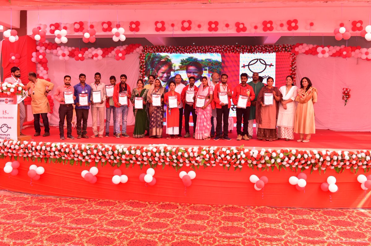 Surendra5391761's tweet photo. With field champions of Sidhi, Singrauli and Shahdol- MP
#educategirls #bemisaal15saal #छूलेंगेआसमाँ #fantastic15years #शिक्षा_की_मशाल
#TeamBalika
#TeamEducateGirls
#TeamBalika_TheMovement
#BackToSchool #onevisiononeteam https://t.co/mEoRnqSDRW