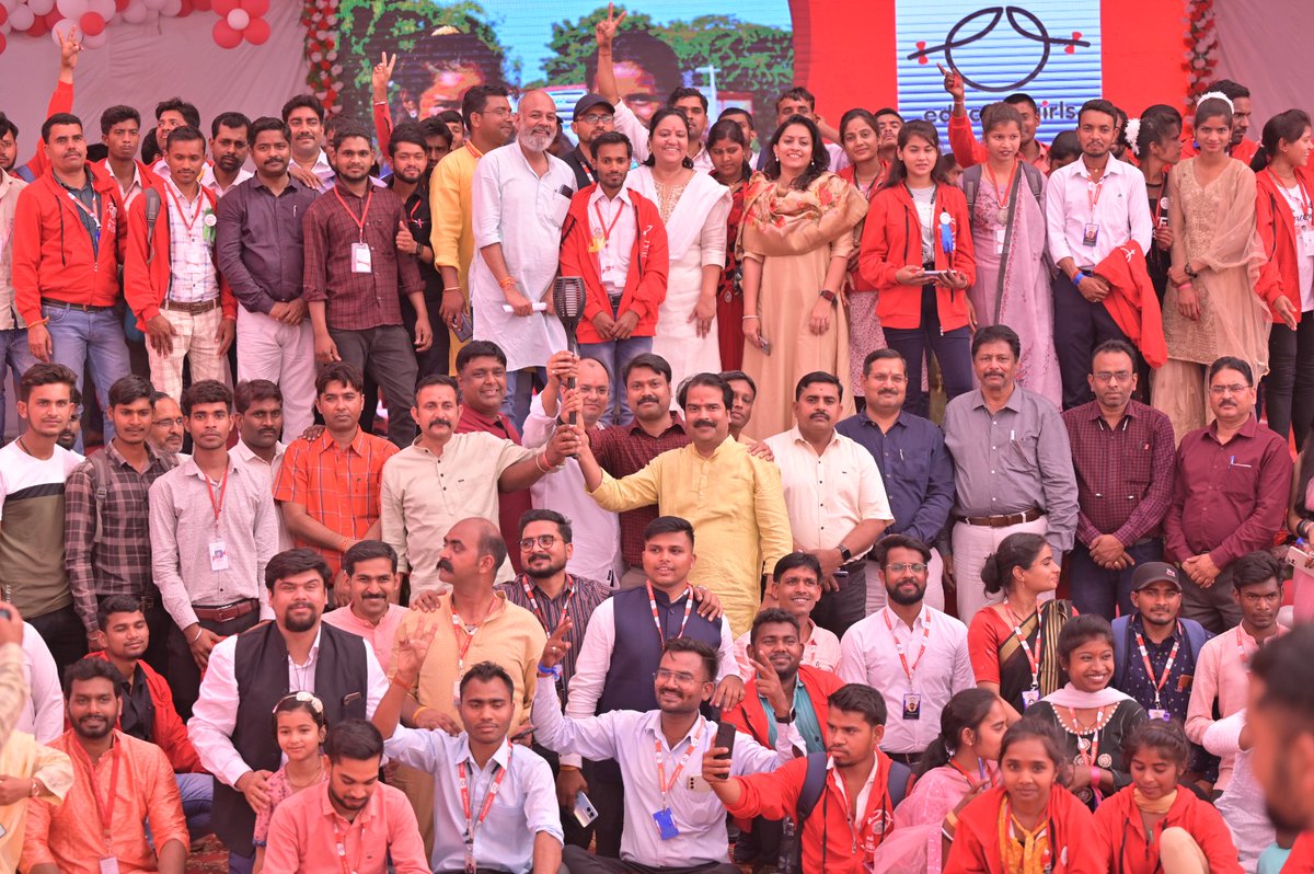 Surendra5391761's tweet photo. With field champions of Sidhi, Singrauli and Shahdol- MP
#educategirls #bemisaal15saal #छूलेंगेआसमाँ #fantastic15years #शिक्षा_की_मशाल
#TeamBalika
#TeamEducateGirls
#TeamBalika_TheMovement
#BackToSchool #onevisiononeteam https://t.co/mEoRnqSDRW