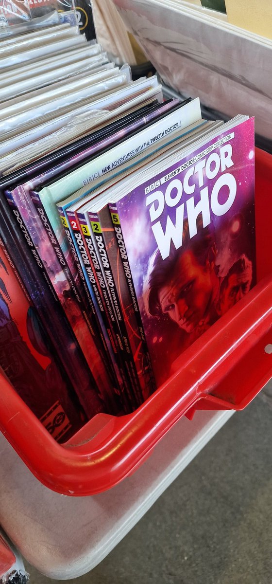DrWhoSpace's tweet photo. @2ndHandWho half a dozen comics (£8), loads of Battles In Time magazines (£3) and some cool artwork (£6) on the London Southbank Book Market. https://t.co/JoreqevdOe