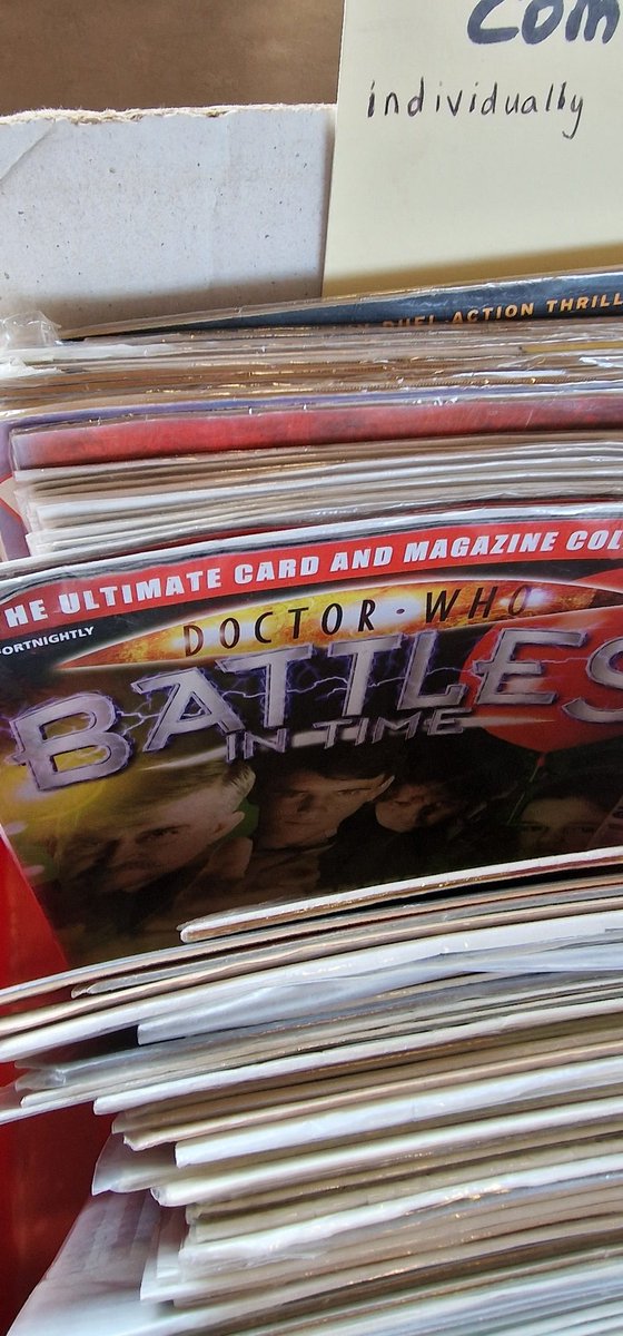 DrWhoSpace's tweet photo. @2ndHandWho half a dozen comics (£8), loads of Battles In Time magazines (£3) and some cool artwork (£6) on the London Southbank Book Market. https://t.co/JoreqevdOe