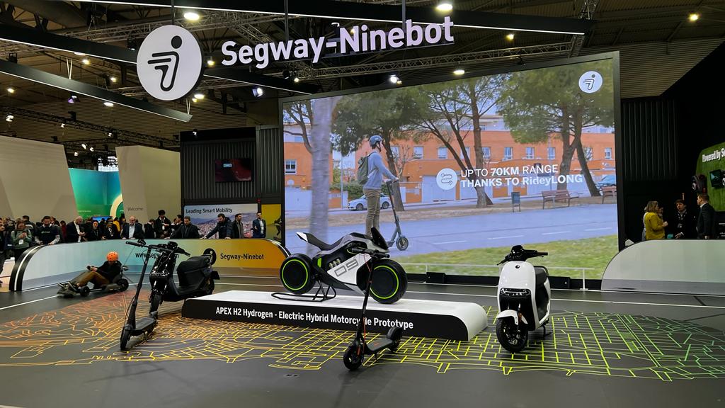 Aizatron Group tweet media