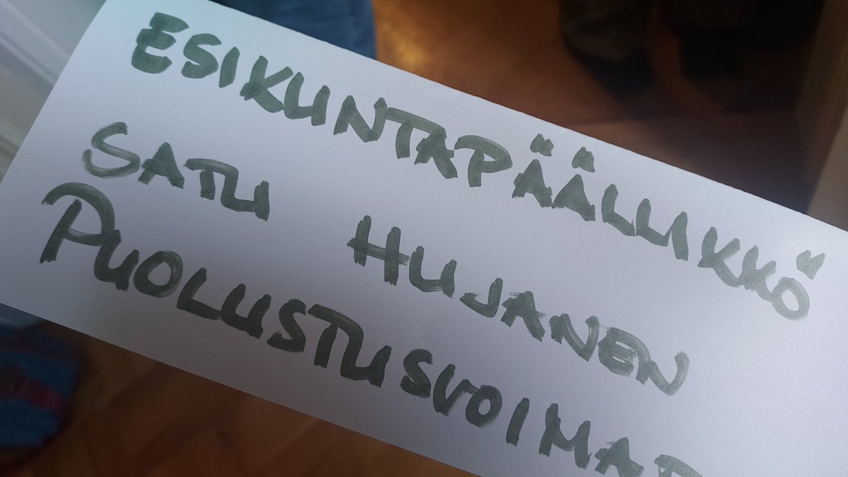 SatuHujanen's tweet photo. Erikoismaanpuolustuskurssin kriisiviestintätilaisuudessa odottamaton rooli.
#oulu23 #psavi #kaipr https://t.co/DKPSIkoQHr