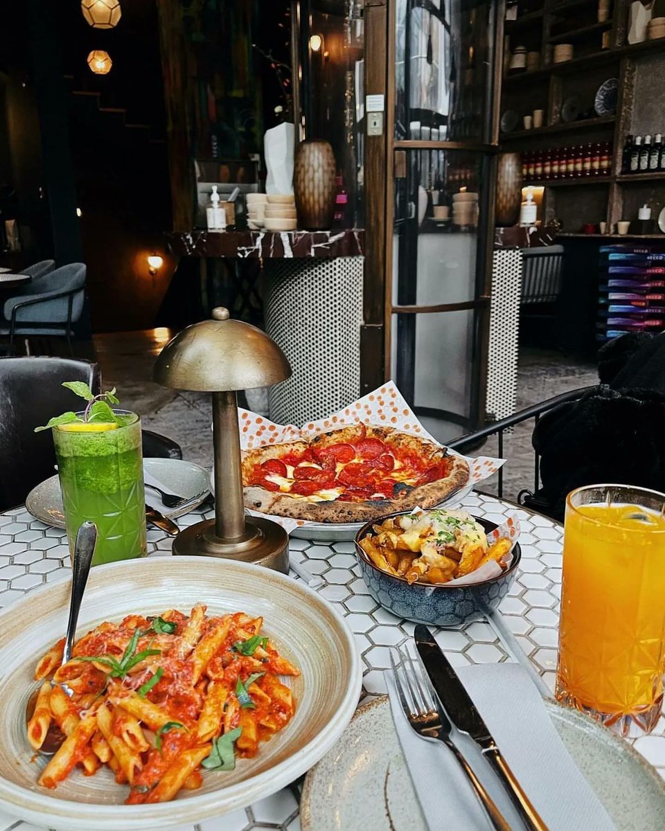 Destination_KSA's tweet image. A new #pizza spot for you! How about a slice of pizza? SECCO gives you an insight into the different ways you can create the perfect pizza from within its cozy space.
Sourced 📸
-
#Saudi #DestinationKSA #khobar