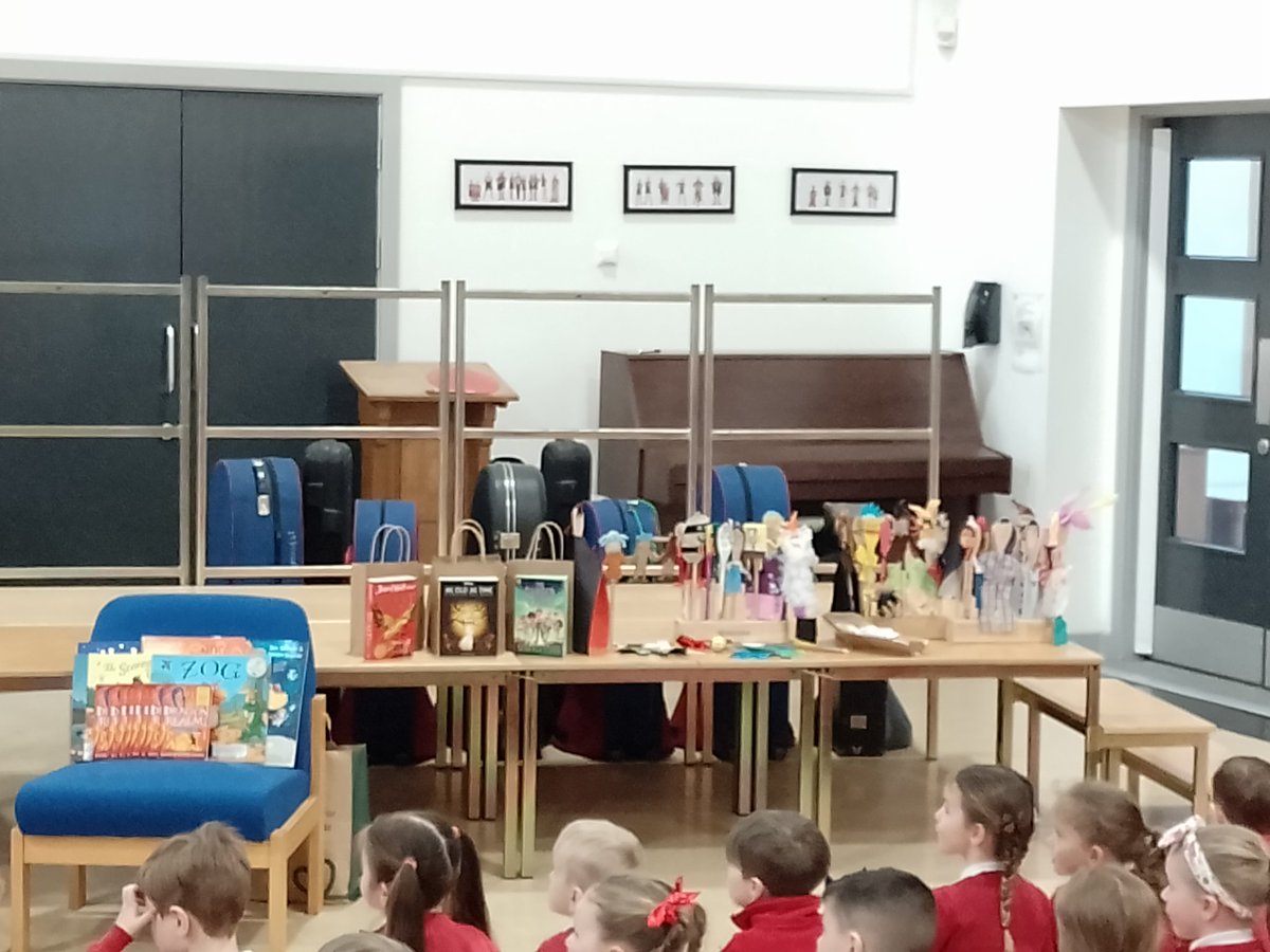 maybury_class6's tweet photo. We are settling in to our @WorldBookDayUK assembly as part of our World Book Week! #WorldBookDay https://t.co/nWd4fOBvh1