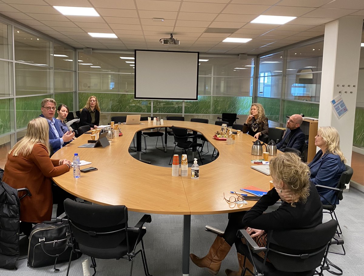 Wethouder <a href="/RonaldBuijt/">R. Buijt</a> @Rotterdam bracht deze week een werkbezoek aan JBRR. Buijt: “Bij JBRR wordt  heel direct een positief verschil gemaakt in het leven van kinderen, jongeren en gezinnen. Ik zou willen dat meer mensen enthousiast worden om dit belangrijke vak uit te oefenen.”