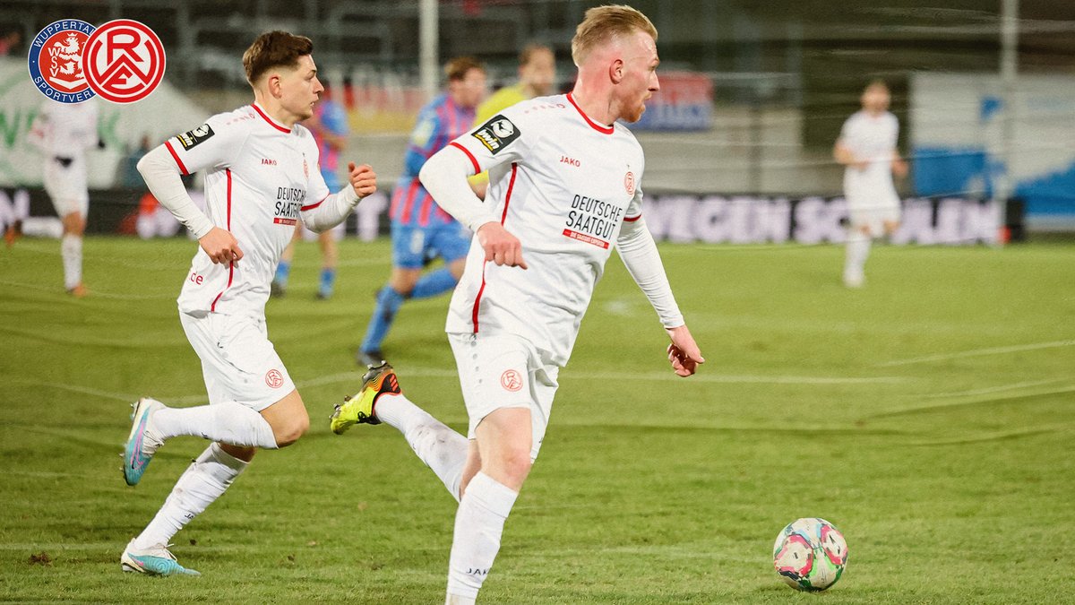 rot_weiss_essen's tweet photo. 📽️🔥 "Mehr als weiter geht nicht!": Nach dem 1:0 gegen den @WuppertalerSV haben wir uns Capitano Felix Bastians für ein kurzes Interview geschnappt. Im Nachbericht zu #WSVRWE zeigen wir Euch auch den goldenen Treffer des Abends! 👉 https://t.co/iiCOAAMECN
#immeRWEiter #nurderrwe https://t.co/aeEm9o2yxV