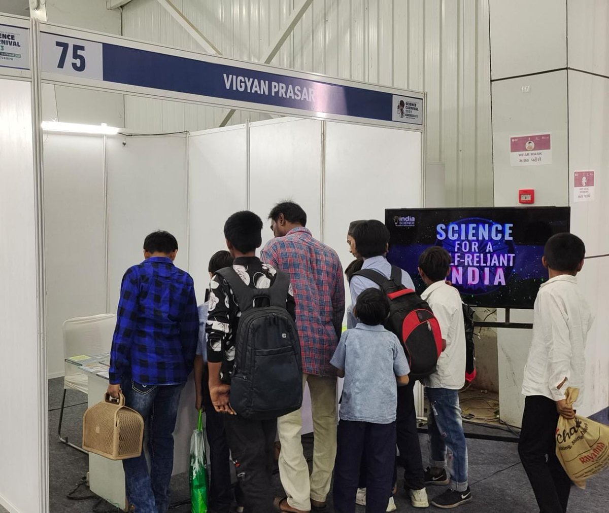 Vigyan Prasar stall at Science Carnival. There is wide range of books and digital material on Science & Technology curated by Vigyan Prasar on display at the stall. An app named India Science which has more than 4000 informative videos is launched by Vigyan Prasar.