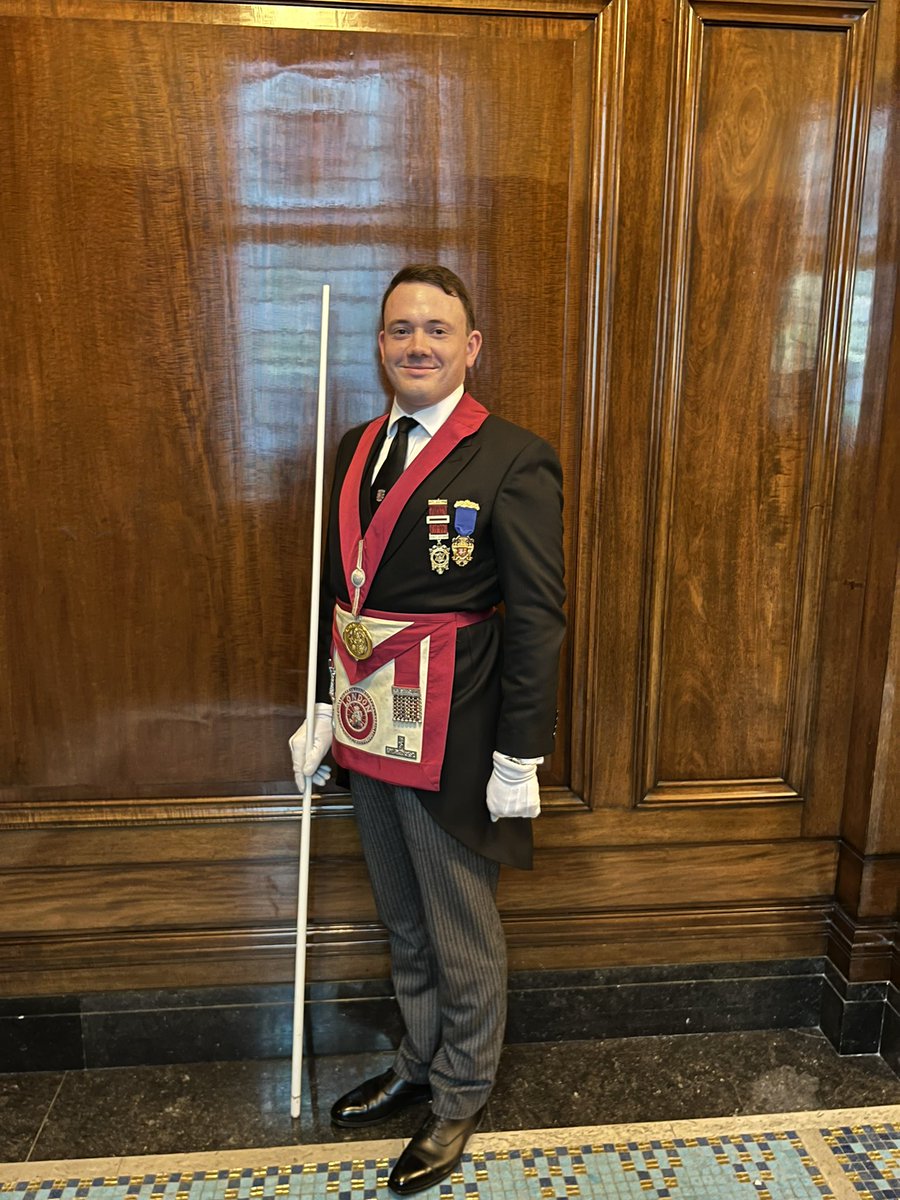 A long but brilliant day yesterday for the @LondonMasons AGM! Final duty as a MetGStwd and took round our successors to be invested — a privilege to have served for the year and a joy to once again be in procession in the Grand Temple.