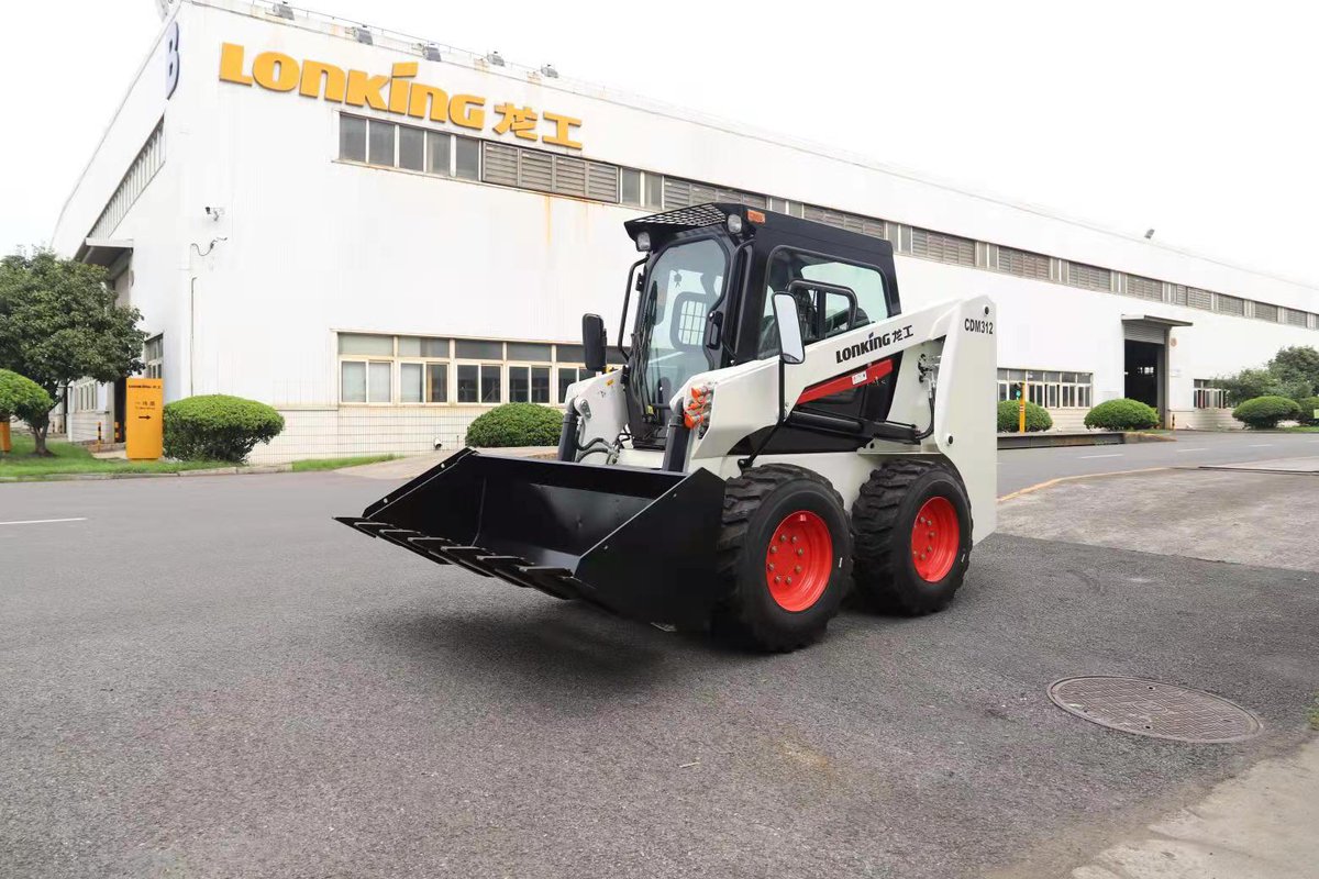 HuangChuY's tweet photo. #LONGKING Skid Steer Loader CDM312
1. Engine: Kubota or Xinchai
2. Operating Weight: 3500kg
3. Rated Payload: 1230kg
4. Bucket Capacity: 0.54m³
5. Tipping Load: 2460kg
Welcome to inquiry😄
#skidsteerloader #loader #skidsteers #skidsteer #xcmg #xc740k https://t.co/5tJZwT6DGl