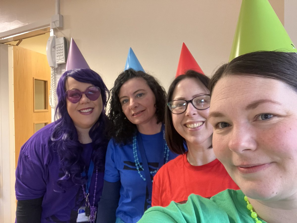 2W_MrsWalsh's tweet photo. Crayons at the ready! Happy world book day 😊 https://t.co/tE7FJnWYtT