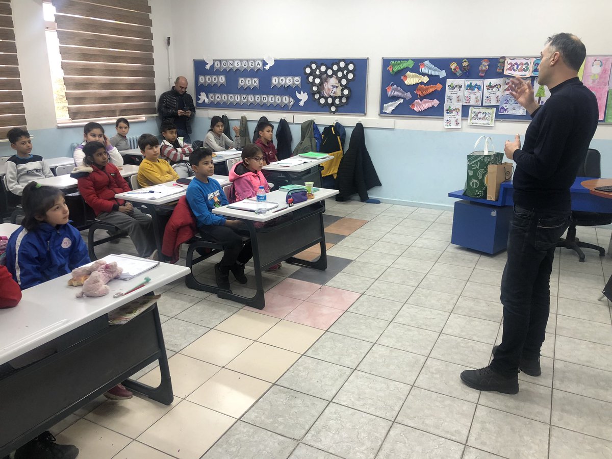 Edirne Belediyesi Eğitmeni Ayhan NURLU ;tarafından okulumuz öğrencilerine yönelik “İklim Değişikliği Çevre ve Atıkları Geri Kazanalım “semineri düzenlendi.