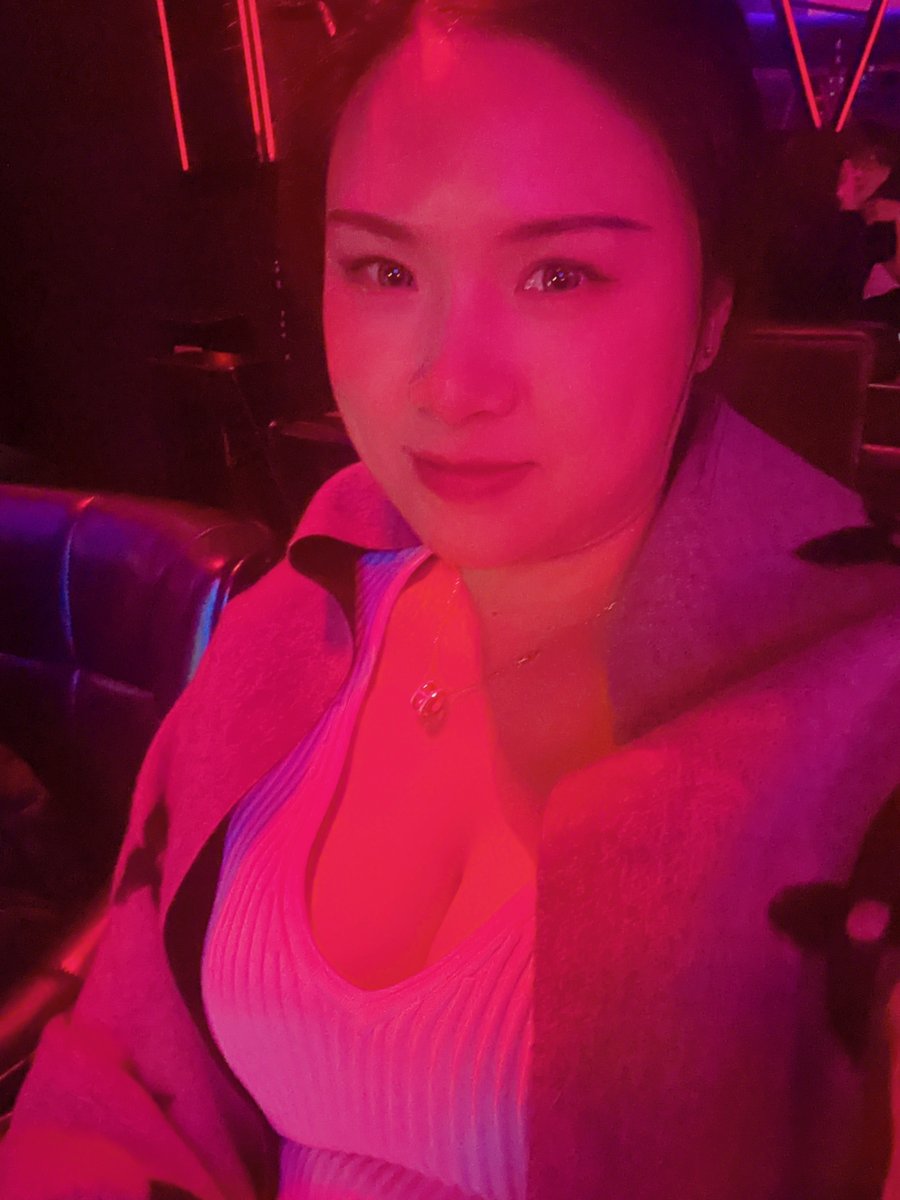 GroseStarr's tweet photo. 昨天晚上都已经吃饱了呀，为什么今晚上还饿 https://t.co/xcl2pJFWjS