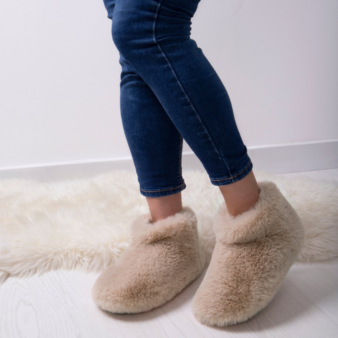 Let’s march forward to spring! 🌬️ #happymarch

On second thoughts . . . perhaps we’ll dash back to the all-over fluffiness and warmth of these totes Faux Fur Short Boot Slippers.