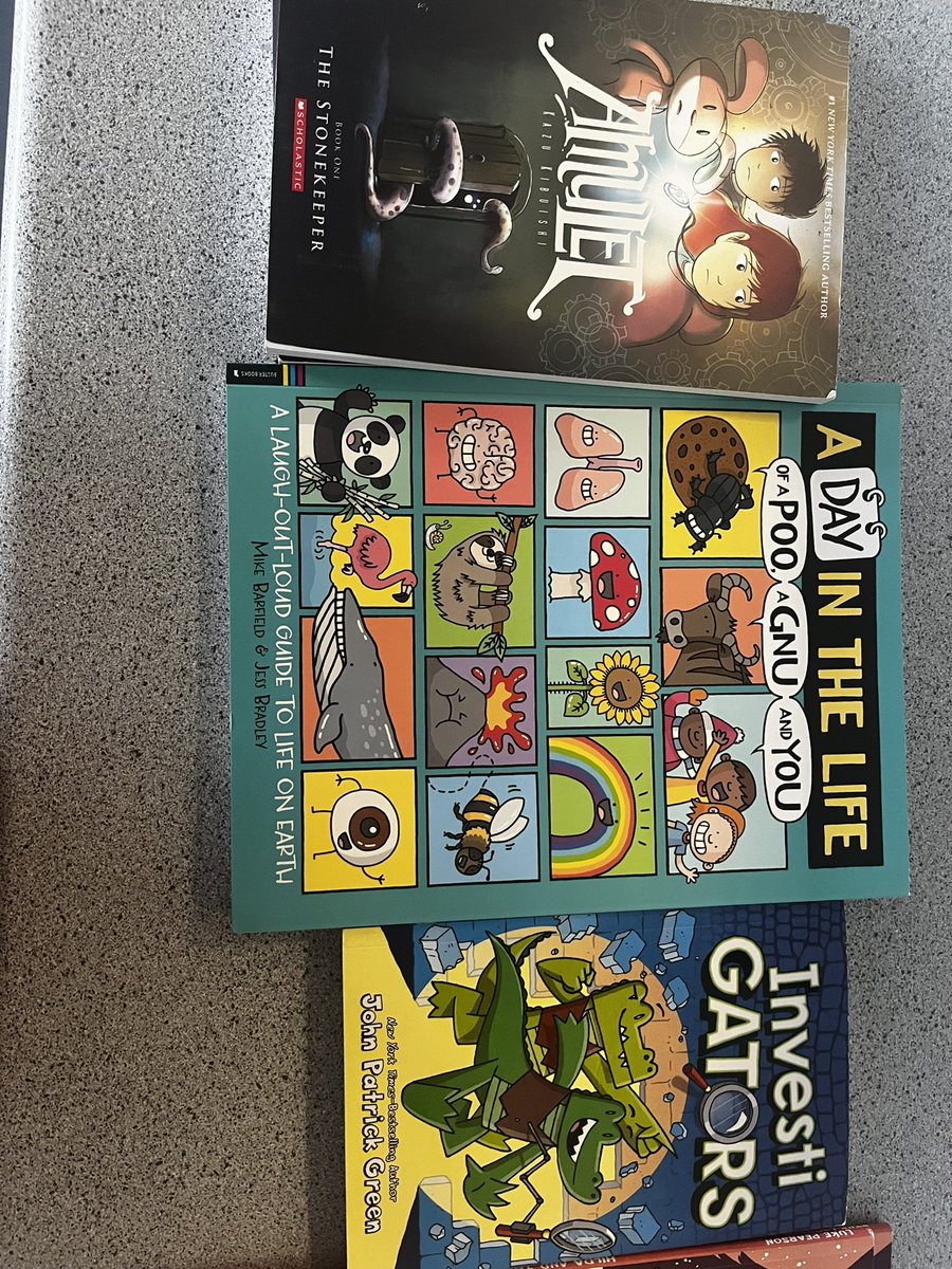 MissFlynnMLP's tweet photo. I’m on my way around boys and girls with some gifts! @MabLanePri #WorldBookDay2023 #readingforplease https://t.co/aj3OCsPxz6