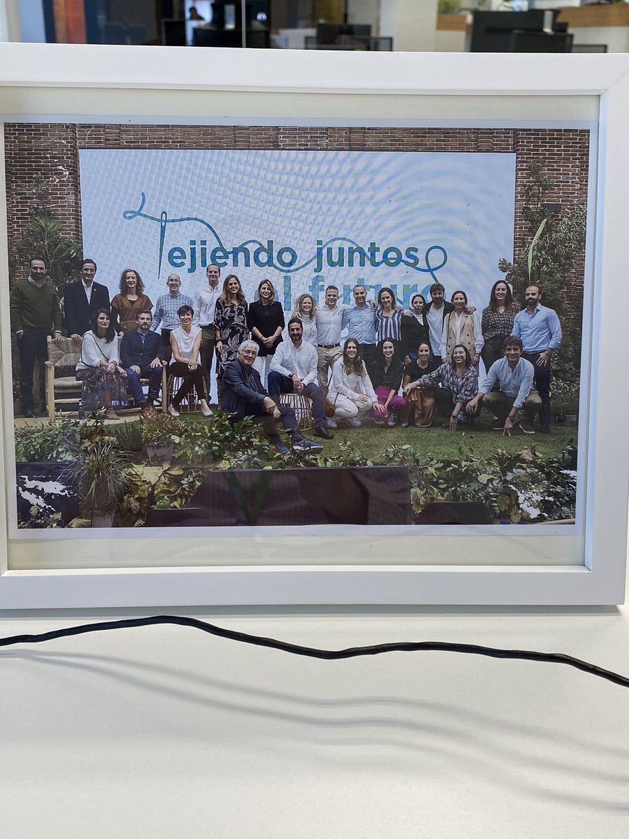 AngelHervella's tweet photo. Regalazo de la Direccion de Personas de Ecoembes en forma de foto de todo  mi equipo. Orgulloso de todos ellos, cada día mejores profesionales y mejores personas. https://t.co/jdmHQXhUTN