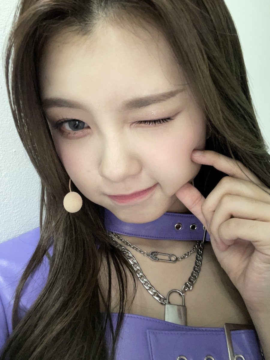 kp_dayeon's tweet photo. I really miss this account so muchh ㅠㅠㅠㅠㅠ

but anyways, happiest birthday to my one and only love, kim to the da to the yeon, 
KIM DAYEON!!! 💗💗💗

BORN TO SHINE DAYEON
#EternalSpringDayeon
#봄의_요정처럼_감탄했던_다연이의_스물하나
#21歳も大好きダヨン https://t.co/BTQ4Y1Rp3I