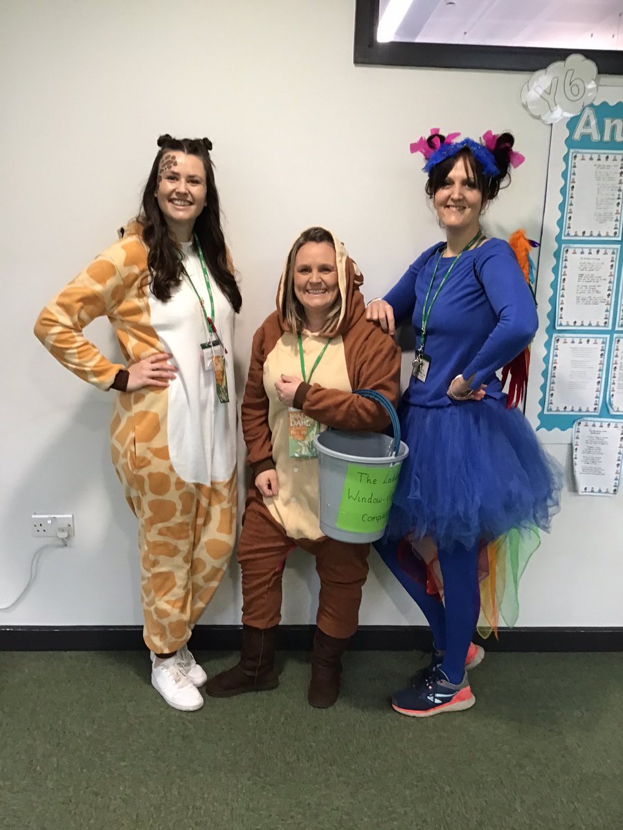 GRPAHazel's tweet photo. Can you guess the staff theme this year at @GRPAHazel @reach2trust? Great effort once again, what a team 💚 #worldbookday2023 #chatplayreadbucks #Ilovedressingup https://t.co/KPsW1EJPWY