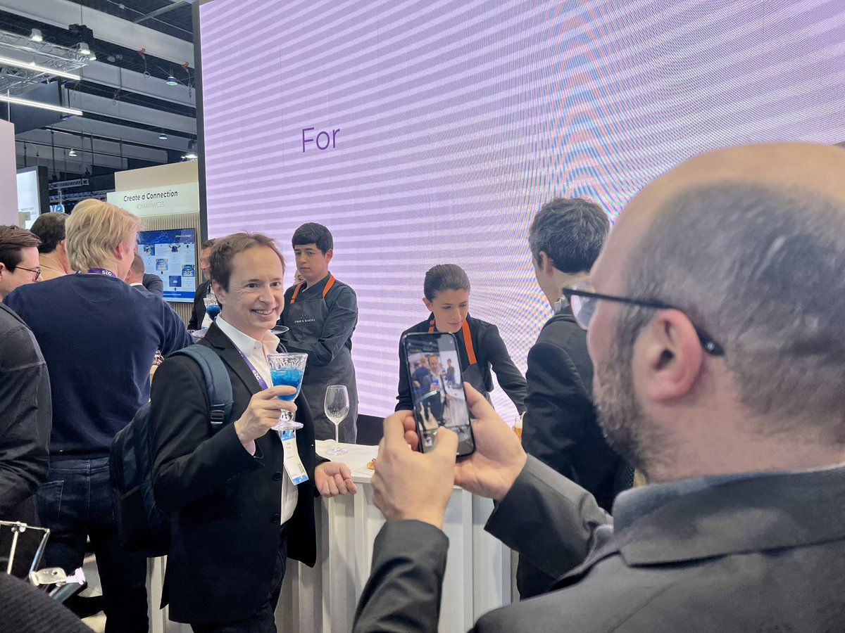 JMAwireless's tweet photo. Signs of a standout booth at @MWCHub: Camera phones out and lots of smiles! 📸😀
Visit @JMAwireless at Hall 5, Stand 5D65. Look for our picture-worthy digital arch!
#JMAMWC23 #MWC23 #differentbydesign https://t.co/FE1CUNDi24