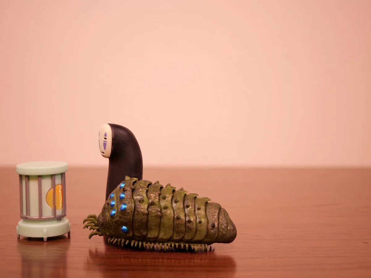 ３月だからストーブをしまったら、カオナシと王蟲にキレられた。