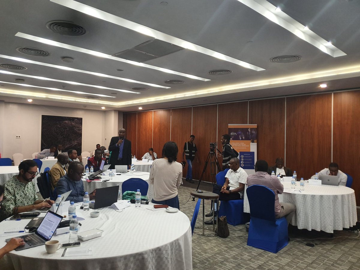 bv_bvallejo's tweet photo. Several participants highlighted the challenges in accessing disgnostic kits in many countries in Africa. Therefore the relevance of @avpafrica in #Capacitybuilding in #Africa for #vaccine #production properly #contextualized for #Africa. @Uni_Rwanda @RCE_VIHSCM https://t.co/5NvEOjc4dx
