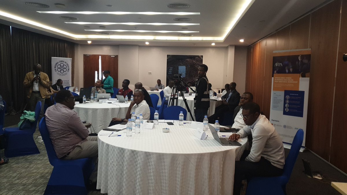 bv_bvallejo's tweet photo. Several participants highlighted the challenges in accessing disgnostic kits in many countries in Africa. Therefore the relevance of @avpafrica in #Capacitybuilding in #Africa for #vaccine #production properly #contextualized for #Africa. @Uni_Rwanda @RCE_VIHSCM https://t.co/5NvEOjc4dx