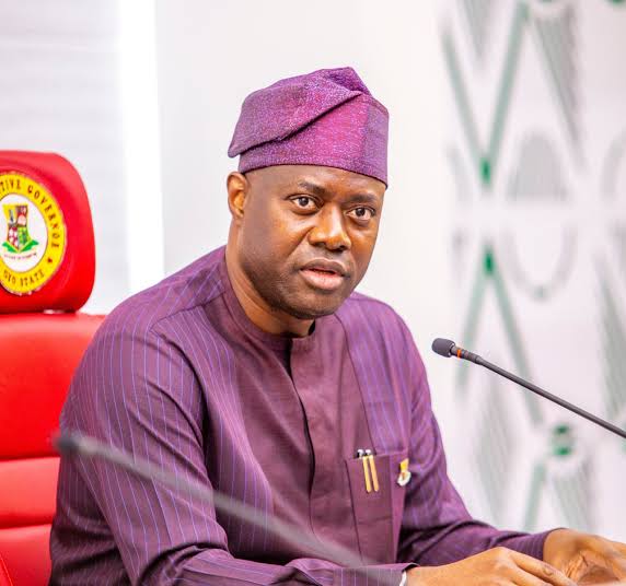 Awedathefirst's tweet photo. Since I am awake now, i will post another of Seyi Makinde accomplishments. 

Seyi Makinde approved 500k each for Oyo State Indigene in Law School.

You know how people used to hustle and miss out law school because of finance? Seyi made that easy for Oyo indigenes. https://t.co/Q3KNXvFj6h