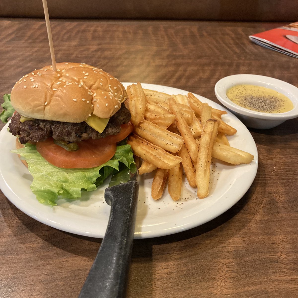 RaulerFood's tweet photo. Burger Photoshoot | Food Porn

Work it burger! Just like that.
Fantastic moves. Layer it up!
Oh yeah! 📸

#FoodPorn #BurgerTime #Yumm
100% beef cheese lettuce tomato onion fries honey mustard pepper
#protein #essentialaminoacids 🍔 https://t.co/5CaoBQIJMt