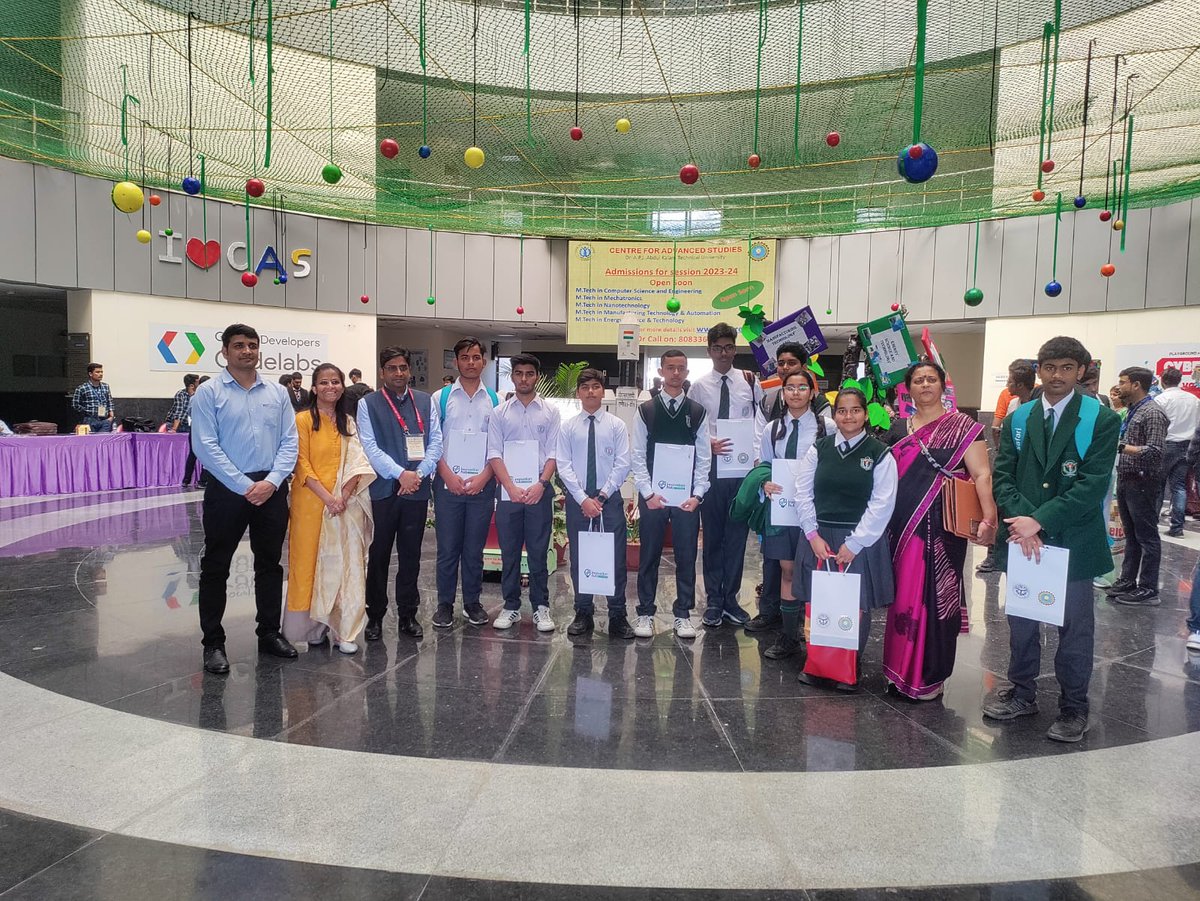 Visit of school children in the tech fest 2023, AKTU