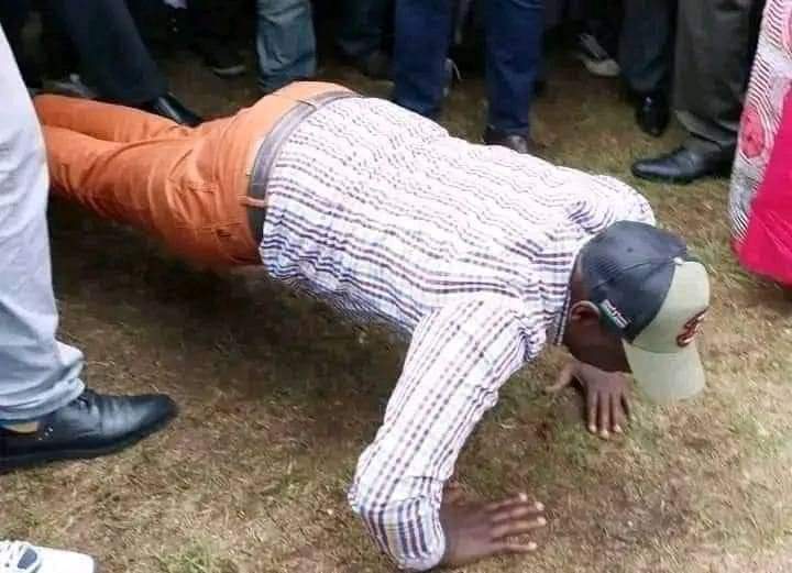 Onorpik's tweet photo. Kenya, Tanzania and Uganda Presidents doing push ups. A challenge Nigeria cannot attempt unless they want to have a repeat elections so soon.
#KenyaVsNigeria https://t.co/cvPnYkeNZ5