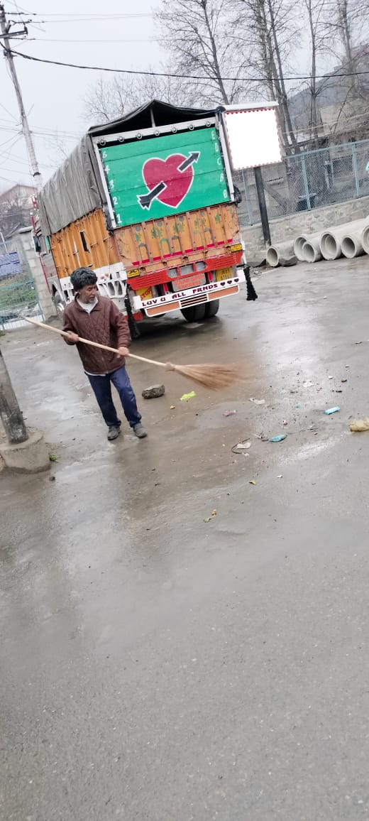 mckhrew's tweet photo. Special Sanitation Drive #cleaness Today Municipal Committee Khrew
@dcpulwama
@OfficeOfLGJandK
@DULBKASHMIR
@DicPulwama
@diprjk
@JKHUDD1
@mckhrew https://t.co/ULtBHVxeI4