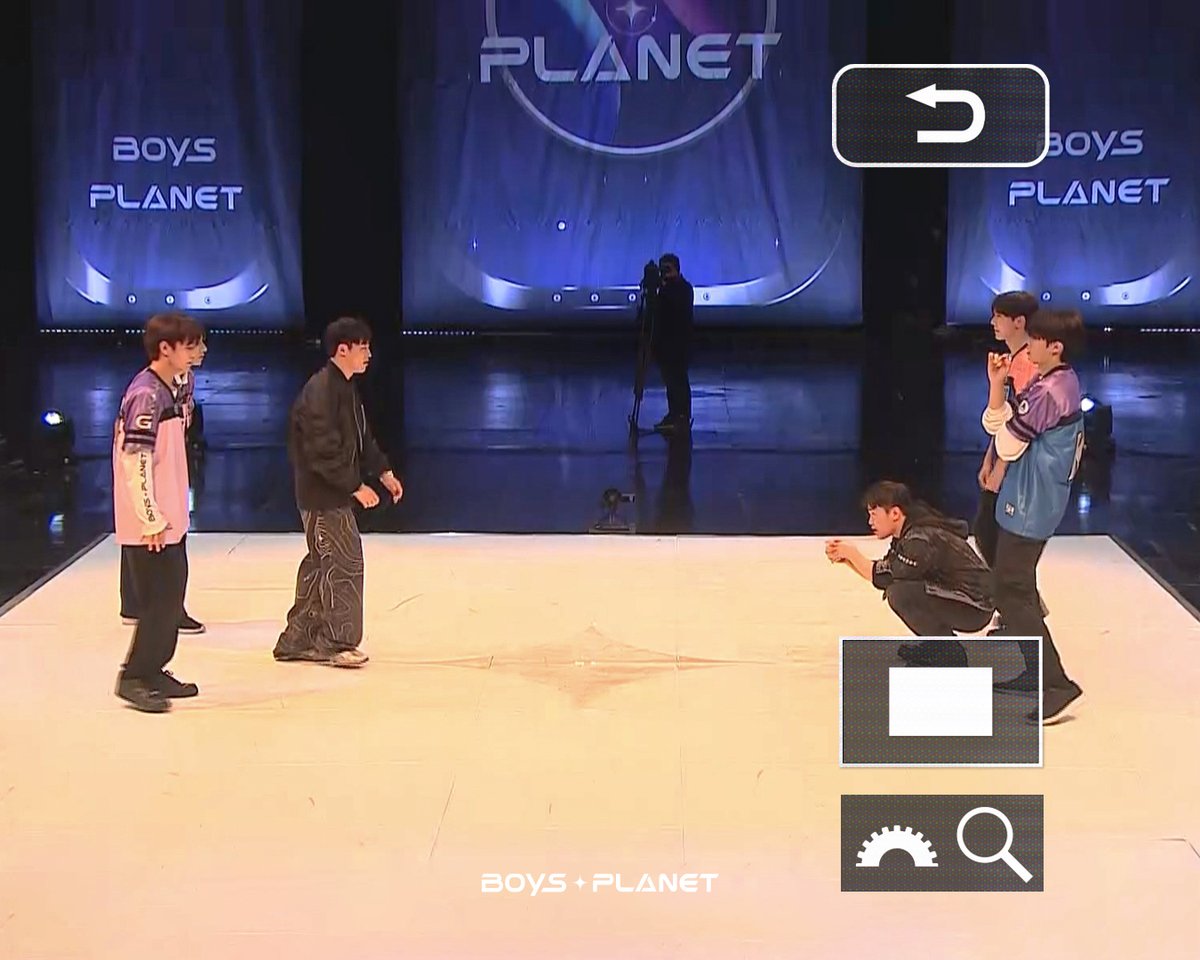 _mnetboysplanet's tweet image. 플래닛 홈마스터의 SURPRISE 5회 미리보기📸

230302 플래닛 보이 파이터 프리뷰.jpg
🔥백구영 마스터가 뽑은 크루 vs 최영준 마스터가 뽑은 크루🔥
과연 두 마스터가 직접 뽑은 연습생들은 누구일지,
두 크루 중 어떤 크루가 승리를 차지했을지‼

오늘 저녁 8시 50분 (KST) 본 방송에서 확인하세요❗