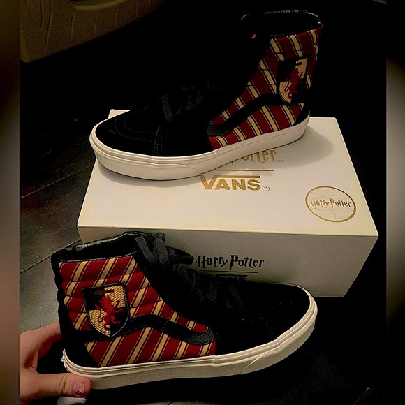 vwest28's tweet photo. So good I had to share! Check out all the items I'm loving on @Poshmarkapp from @Savedbyyeshua97 #poshmark #fashion #style #shopmycloset #euro #vans #clarks: https://t.co/J8O2TcSRDK https://t.co/tlgiLPDYuo