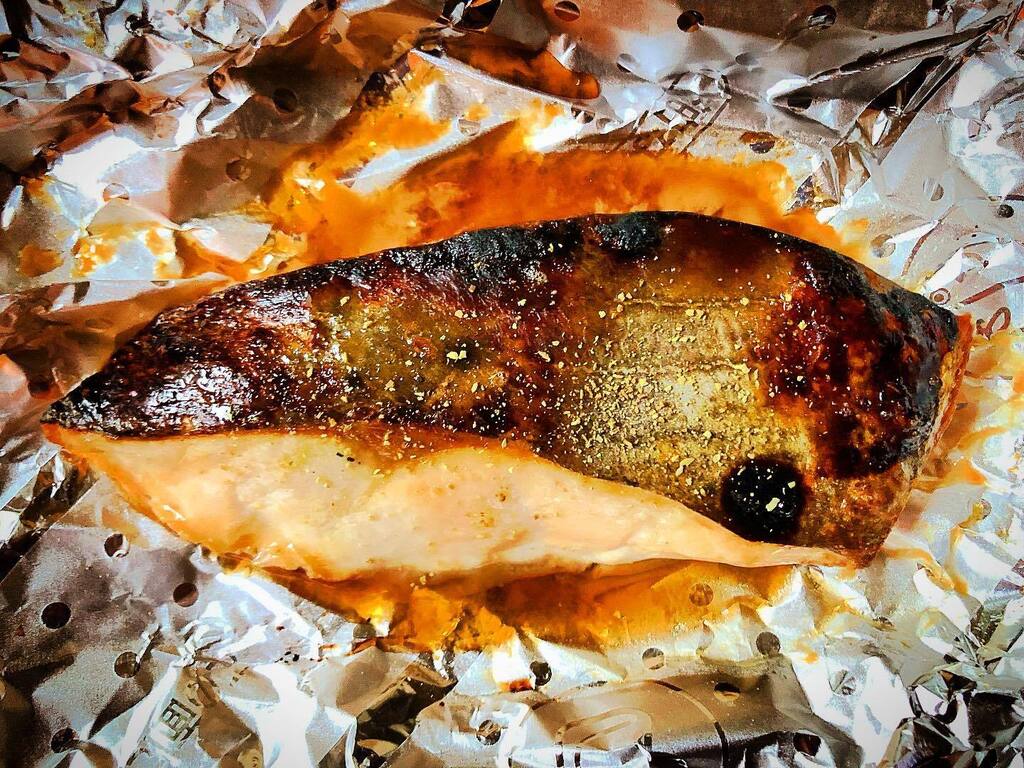 kikutaroid's tweet image. 鰆 lustered grill (looks like)
#鰆 #spanishmackerel #lightlyseasoned
#すき焼きのタレ #sukiyakisauce
#味醂 #mirin
#粉山椒 #japanesepepperpowder
#お弁当 #bento
#ovengrilled instagr.am/p/CpSAvV3LPG4/