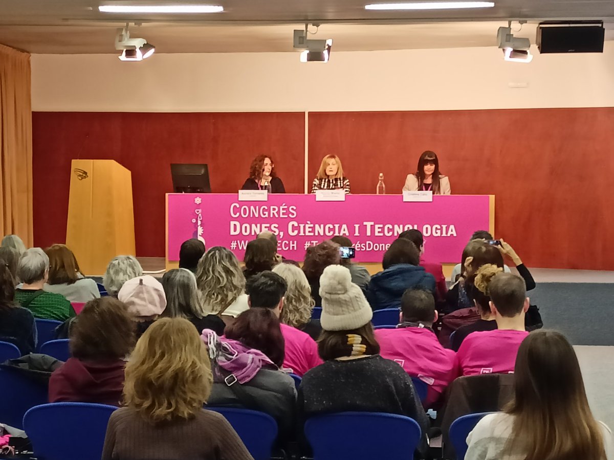 therfer's tweet photo. Un orgull que tres alumnes del màster de professorat de @fib_upc @ICEUPC presentin ponències sobre dones rellevants a la història de la tecnologia a #wscitech23
😄👏❤️
@trsuniversitats @ajterrassa @artidisseny https://t.co/zORnbP5Knp
