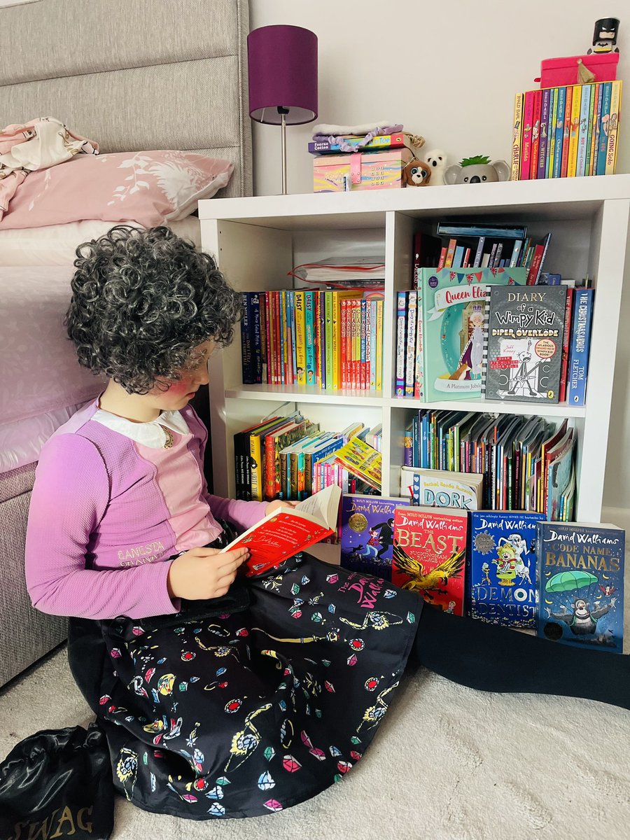 mol_walsh's tweet photo. 📚🌍World Book Day23📚🌍 #shelfie #worldbookday #gangstergranny #davidwalliams #lovesreading @stthomasce @davidwalliams @_Reading_Rocks_ https://t.co/6n401tGtWQ