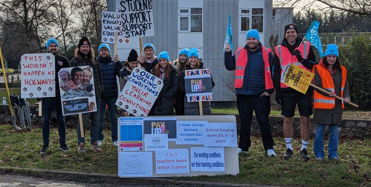 Amazing turnout once again at our @neuoxon @NEUnion picket! 

@WheatleyPark teachers and support staff say the government must #PayUp! #TeacherStrike #TeachersDeserveBetter