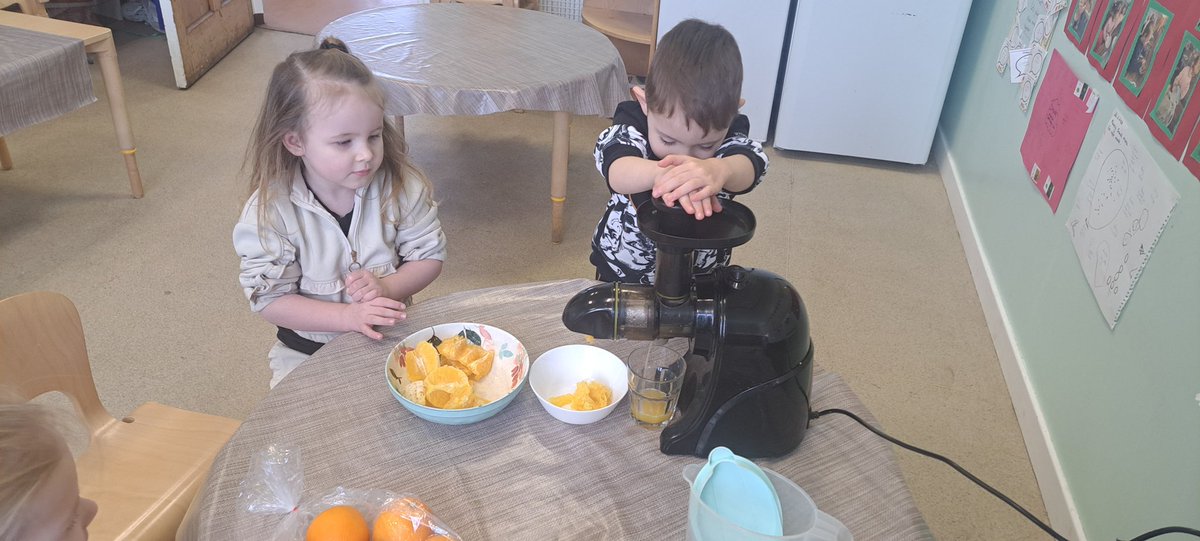 BathgateNs's tweet photo. We made fresh orange 🍊 juice this morning for our healthy snack. Child at the Centre &amp; Responsible planning. https://t.co/wvBFJpJTCu