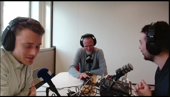 Le podcast <a href="/ca_deraille/">Ca déraille</a> a interviewé la légende du cyclisme <a href="/chrisfroome/">Chris Froome</a> dans les locaux de <a href="/Withings/">Withings</a> ! Découvrez les coulisses de cette rencontre exclusive et les anecdotes croustillantes de l'athlète. 🚴‍♂️🎙️ #cyclisme #technologie #sport