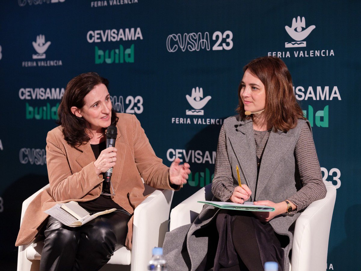 matarredona_nur's tweet photo. #BIM i #economiacircular ha estat el topic de la conversa amb @buildingSMARTsp #ingreen moderada per @Fundacion_IVE a @Cevisama
Continuem construint la estratègia BIM @generalitat amb el sector https://t.co/1L2I4WILWB